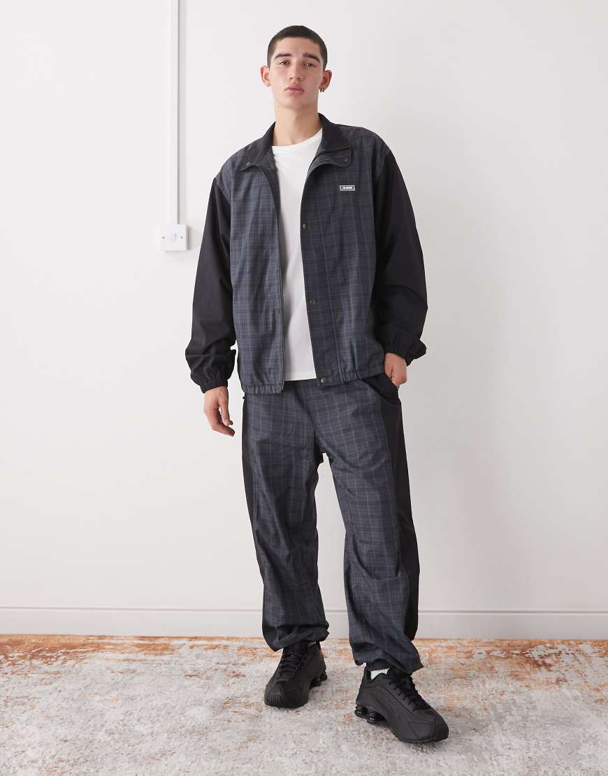 XLarge - Trainingshose in schwarz kariert mit Logo, Farbblock-Design und Bündchen, Kombiteil von Xlarge