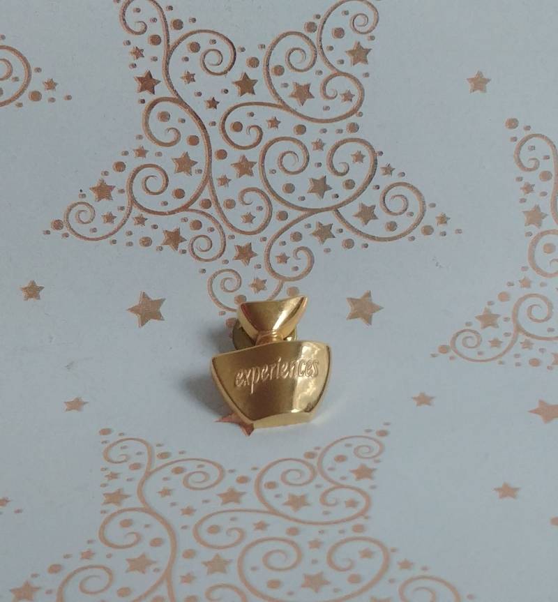 Pin Experiences Von Priscilla Presley Muelhens 1993 von Xoxiane
