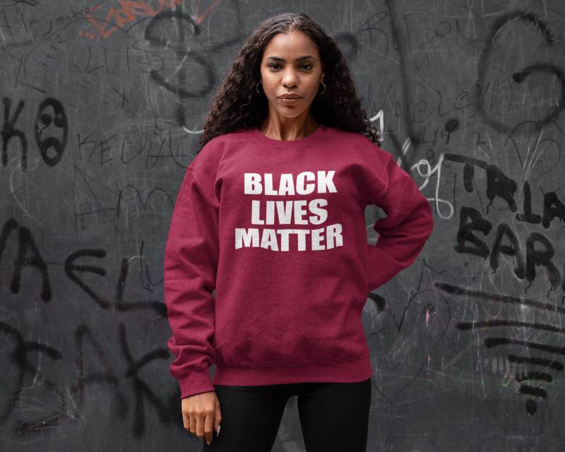Black Lives Matter Blm Rundhals-Sweatshirt Für Erwachsene von XpressionTees