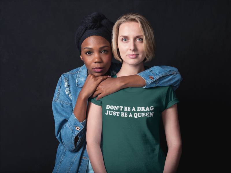 Sei Nur Ein Königin-Frauen-T-Shirt von XpressionTees