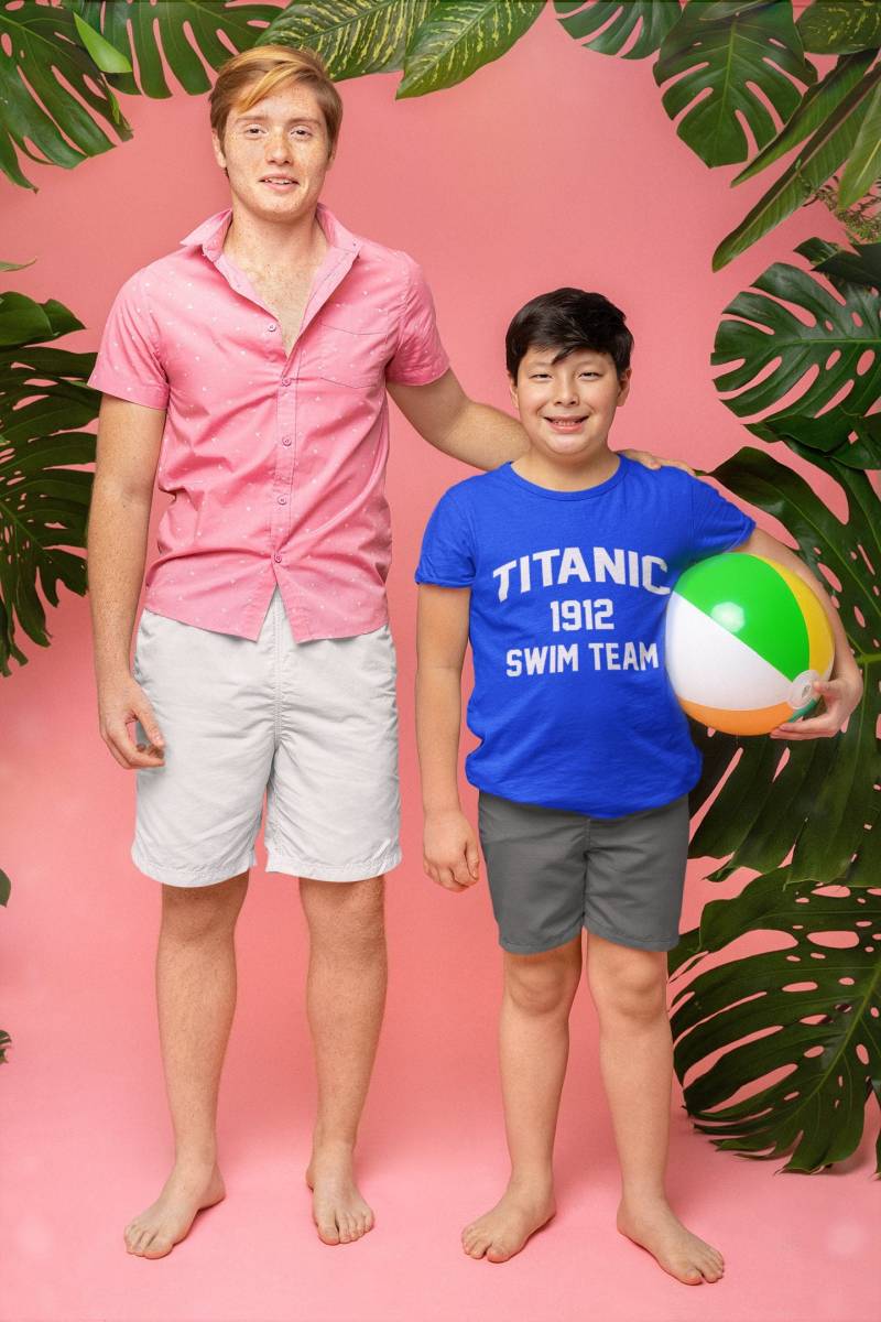 Titanic Swim Team 1912 Lustiges Kreuzfahrt Jugend T-Shirt von XpressionTees