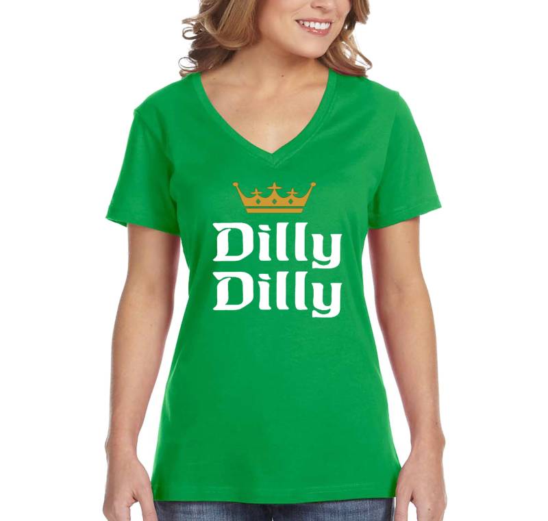 Damen Dilly St. Patrick Es Day Trink Kleeblatt Irish Green Beer Party Lustiges V-Ausschnitt T-Shirt von XtraFlyApparel