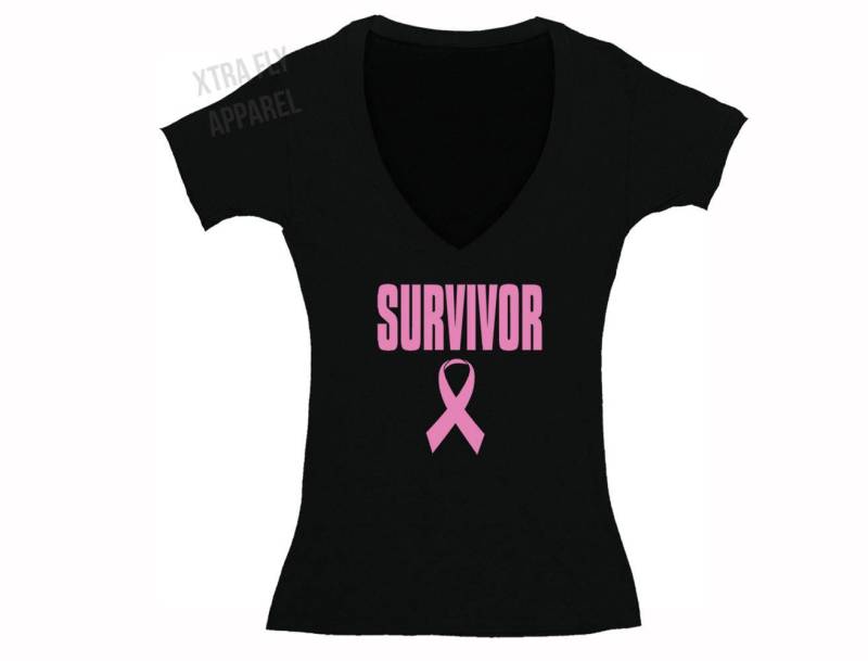 Frauen Brustkrebs Bewusstsein Rosa Band Survivor V-Ausschnitt T-Shirt Schwarz von XtraFlyApparel