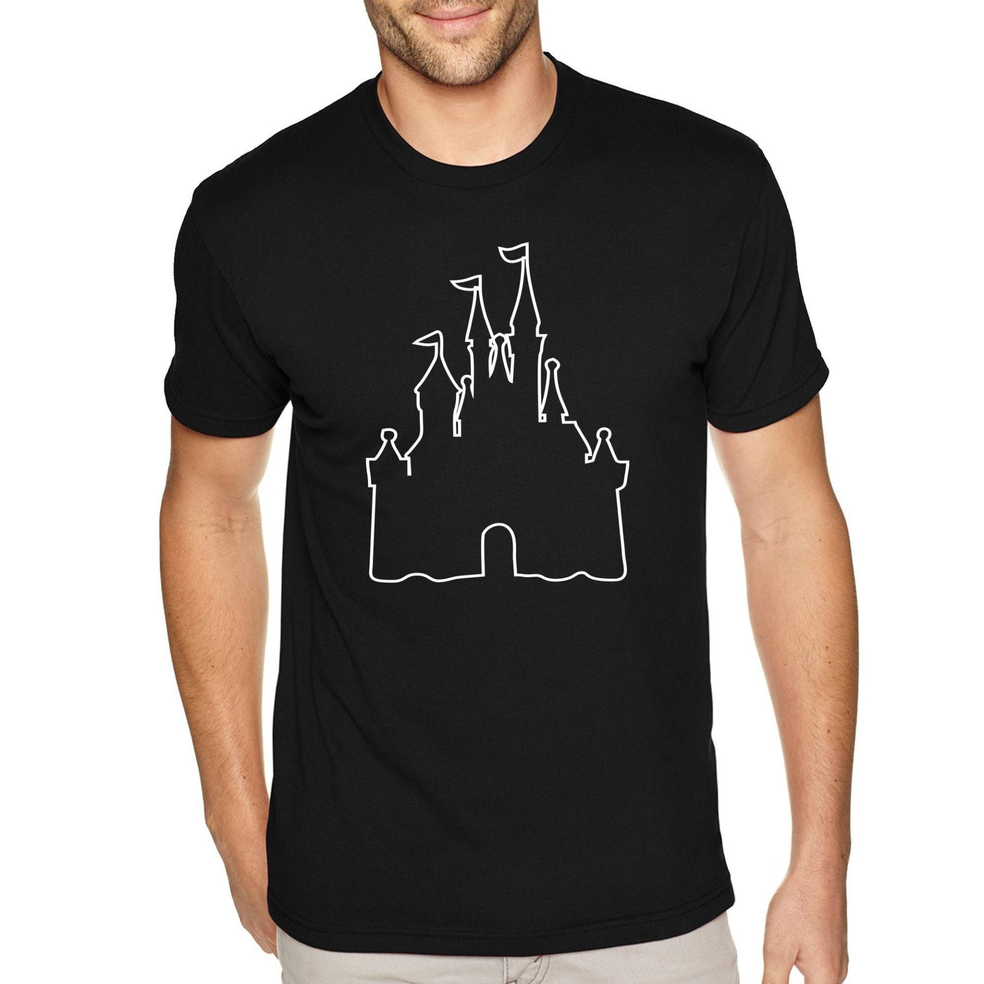 Herren Schloss Umriss T-Shirt, Passendes Familien Urlaub Zauberhaftes Motiv Shirt, Magic Cruise Trip Fantasy T-Shirt von XtraFlyApparel