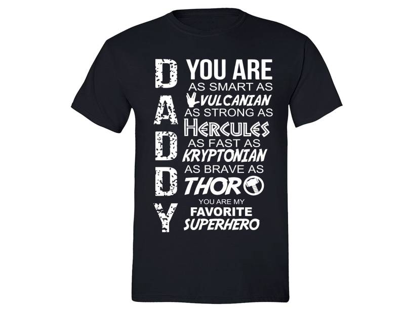 Herren Vatertag T-Shirt König Mann Super Daddy Papa Tochter Opa Großvater Geschenk Superheld Crewneck T-Shirt von XtraFlyApparel