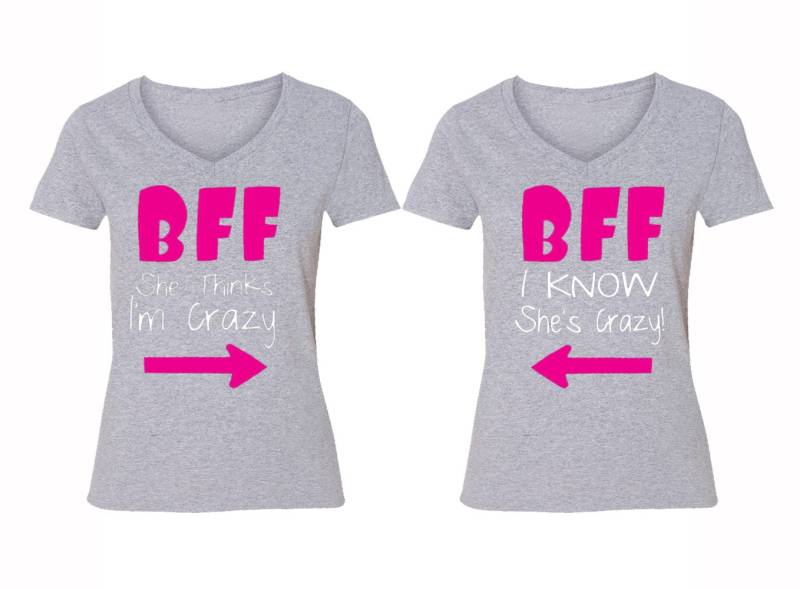 Kostenloser Versand Passende Paare Familie Bff Sie Denkt Ich Bin Crazy Best Friends Matching Paar Frauen T-Shirt Grau von XtraFlyApparel