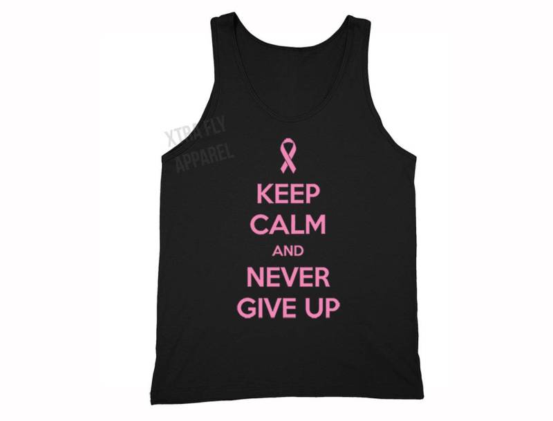 Männer Brustkrebs Bewusstsein Oktober Keep Calm Never Give Up Pink Ribbon Survivor Tanktop T-Shirt von XtraFlyApparel