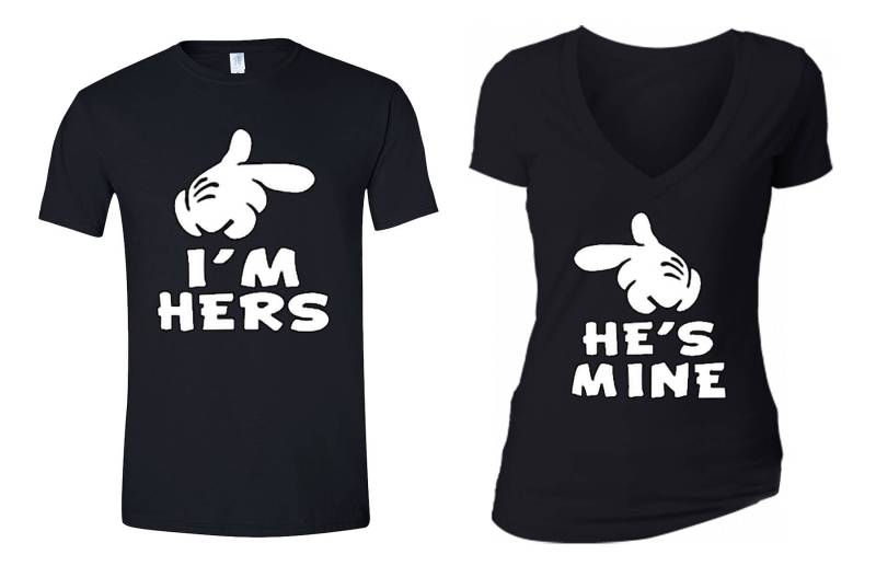 Versandkostenfrei Passende Paare Familie He Es Mine I'm Hers Passendes Paar Männer Frauen Crewneck V-Ausschnitt T-Shirt Schwarz von XtraFlyApparel