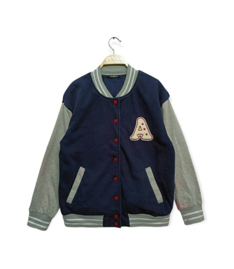 Double Focus Varsity Jacke Button Up Patch Logo von XtraTopStore