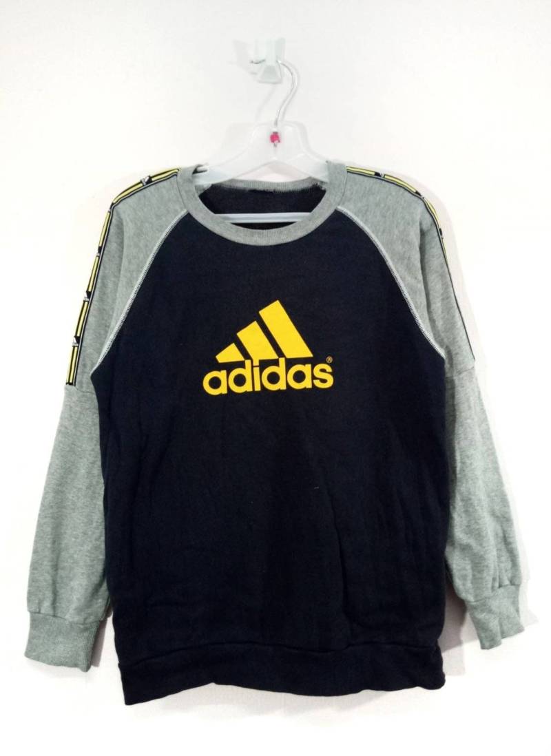Vintage Adidas Big Logo Sweatshirt Kleine Größe Vintage Adidas Big Logo Sweatshirt Kleine Größe von XtraTopStore