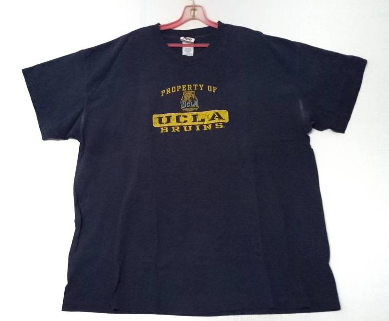 Vintage Eigenschaft Von Ucla Bruins Logo Tshirt Crewneck Kurzarm Vintage Eigenschaft Von Ucla Bruins Logo Tshirt Crewneck Kurzarm von XtraTopStore