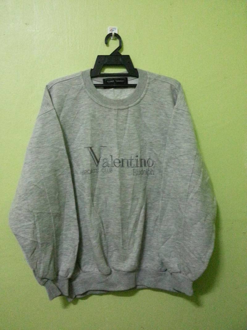 Vtg Valentino Rudolph Stickerei Spellout Sweatshirt Crewneck Jumper Größe M Vtg Valentino Rudolph Stickerei Spellout Sweatshirt Crewneck Jumper Größe M von XtraTopStore