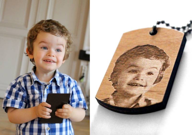 Auf Einem Kleinen Stück Holz Eingraviertes Fotoporträt in Form Einer Militärplakette, Personalisierte Gravur Auf Einem Kleinen Stück Holz Eingraviertes Fotoporträt in Form Einer Militärplakette, Personalisierte Gravur von XxGalleryDesign
