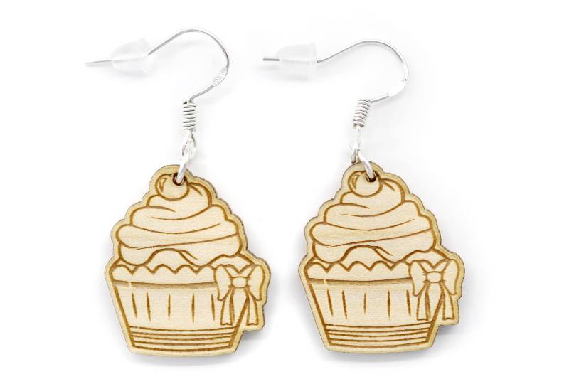 Cupcake Holz Ohrringe. Gebäck, Juwel, Gourmet-Kuchen Graviert Und Mit Dem Laser Geschnitten. Erhältlich in Verschiedene Farbtöne Des Holzes Cupcake Holz Ohrringe. Gebäck, Juwel, Gourmet-Kuchen Graviert Und Mit Dem Laser Geschnitten. Erhältlich in Verschiedene Farbtöne Des Holzes von XxGalleryDesign