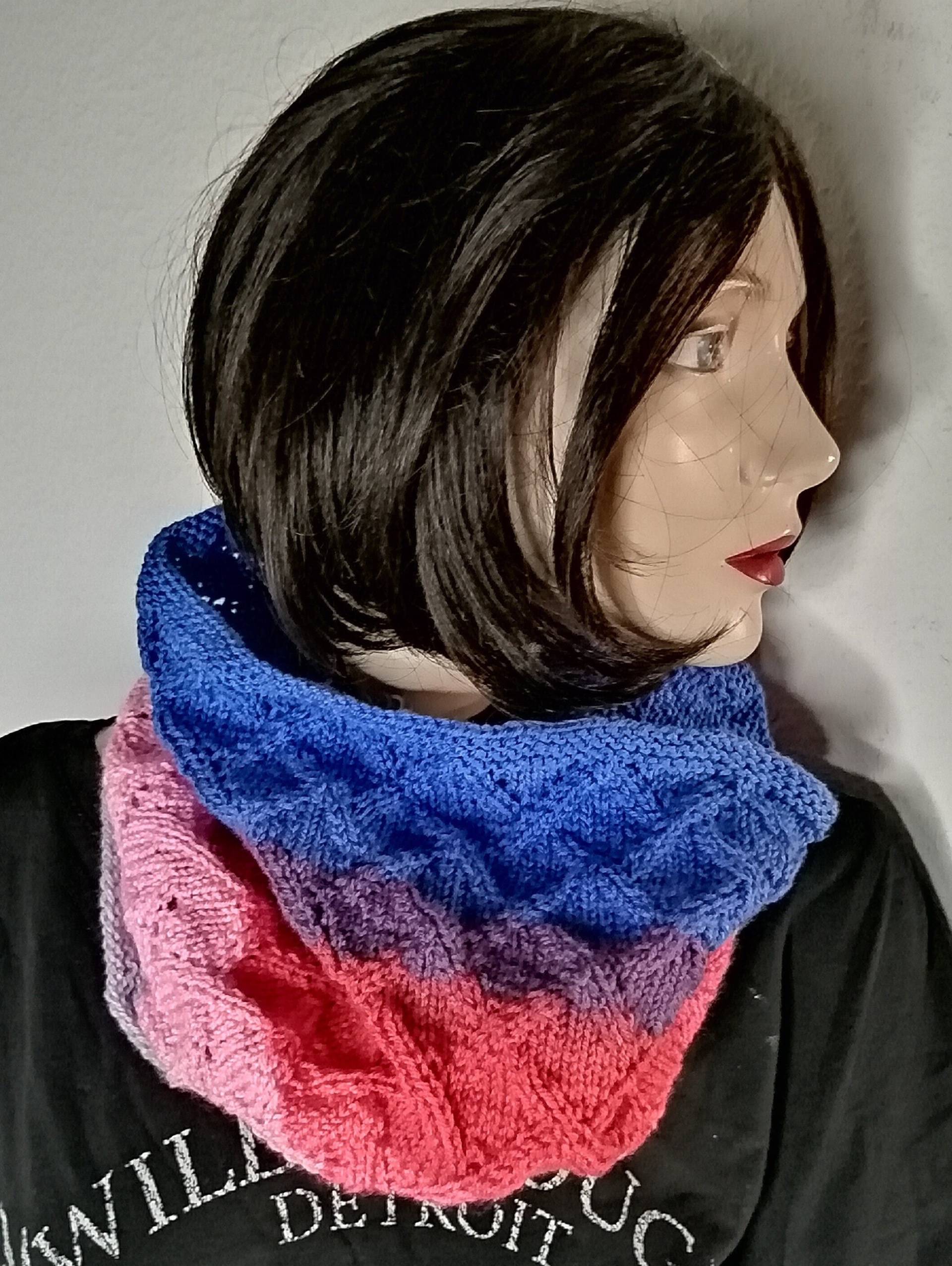Handgestrickter Loop Im Farbverlauf Mit Glitzer Handgestrickter Loop Im Farbverlauf Mit Glitzer von XymoxDesigns