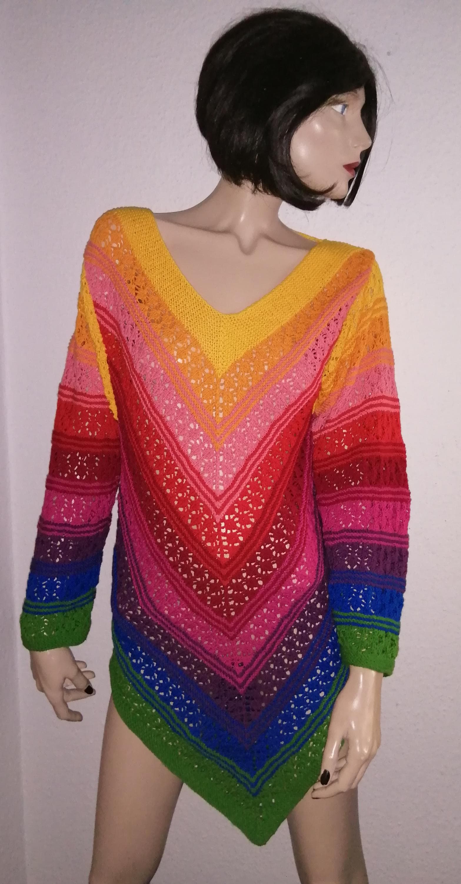 Tunika Kleid Rainbow Im Streifenlook Mit Spitzem Saum Tunika Kleid Rainbow Im Streifenlook Mit Spitzem Saum von XymoxDesigns