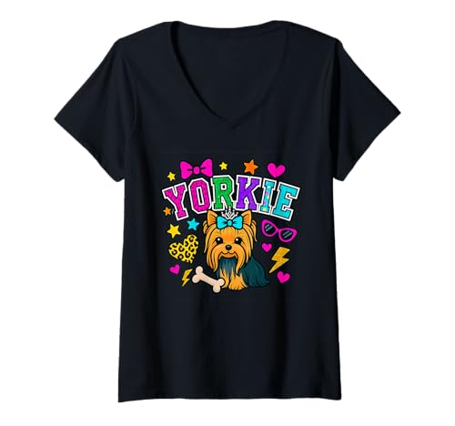 Damen Y2K Yorkie Dog Grafik mit Sternen und auffälligen Symbolen T-Shirt mit V-Ausschnitt von Y2K Pup Parade