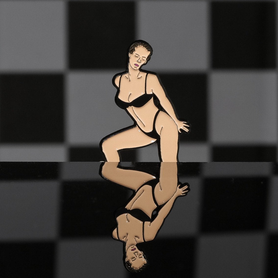 True Lies Emaille Pin Peinliche Szene Anstecknadel von YADAYADAYADACO