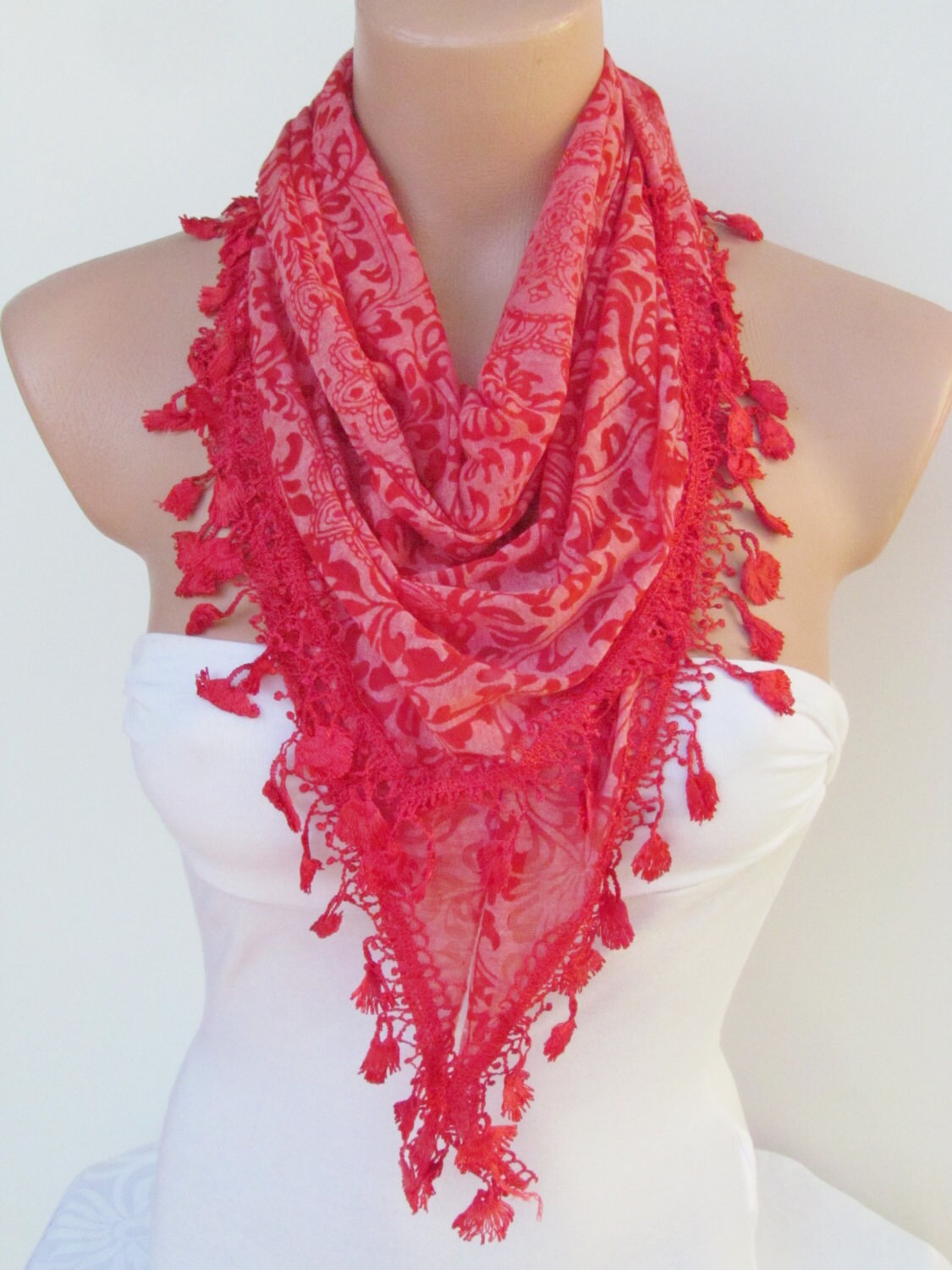 Roter Schal Mit Fransen - Dreieckstuch Schal-Neue Saison-Halskette-Lariat- Halswärmer- Infinity Schal-Muttertagsgeschenk von YADISHACCESSORIES