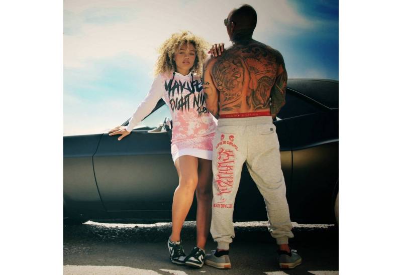 YAKUZA Jogginghose Cruel mit verschließbaren Taschen von YAKUZA