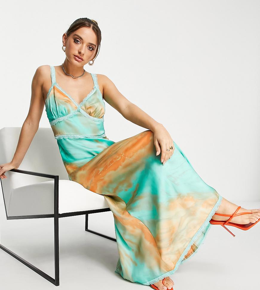 Y. A.S - Exclusive - Maxi-Trägerkleid in Wolkenblau und Orange mit Batikmuster-Bunt von YAS