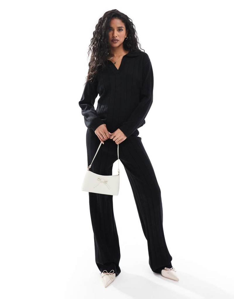 Y. A.S - Strickhose in Schwarz mit breiter Rippenstruktur, Kombiteil Y. A.S - Strickhose in Schwarz mit breiter Rippenstruktur, Kombiteil von YAS