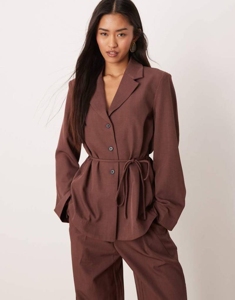 YAS - Blazer in Burgunderrot meliert mit Bindeband in der Taille, Kombiteil von YAS