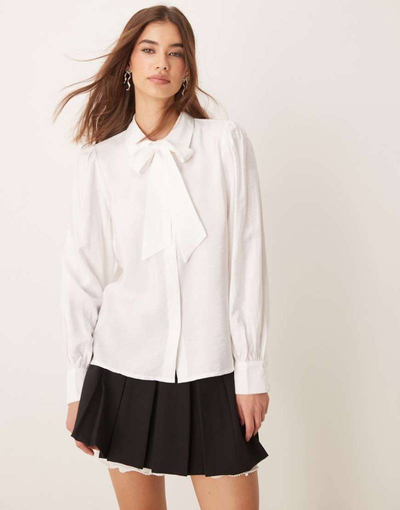 YAS - Bluse in Weiß mit Schluppe von YAS