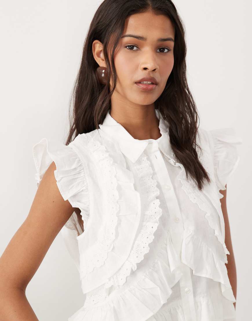YAS - Bluse in Weiß mit auffälligen Rüschen von YAS