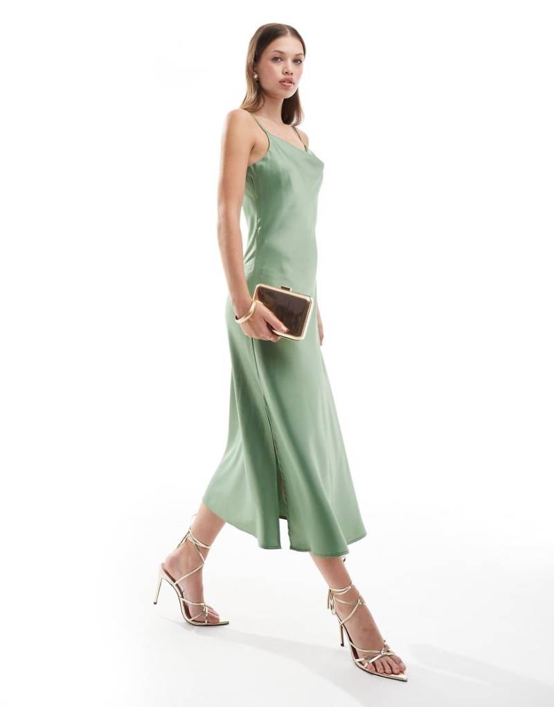 YAS - Camisole-Maxikleid aus Satin in Grün von YAS