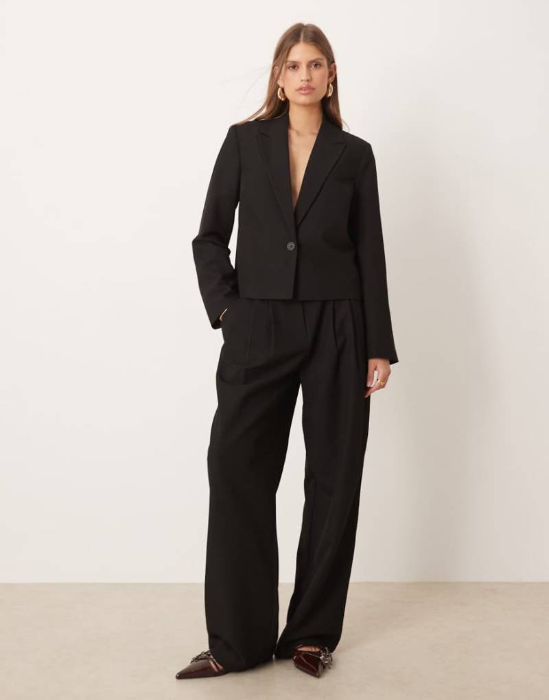 YAS - Elegante Hose in Schwarz mit hohem Bund, Kombiteil YAS - Elegante Hose in Schwarz mit hohem Bund, Kombiteil von YAS
