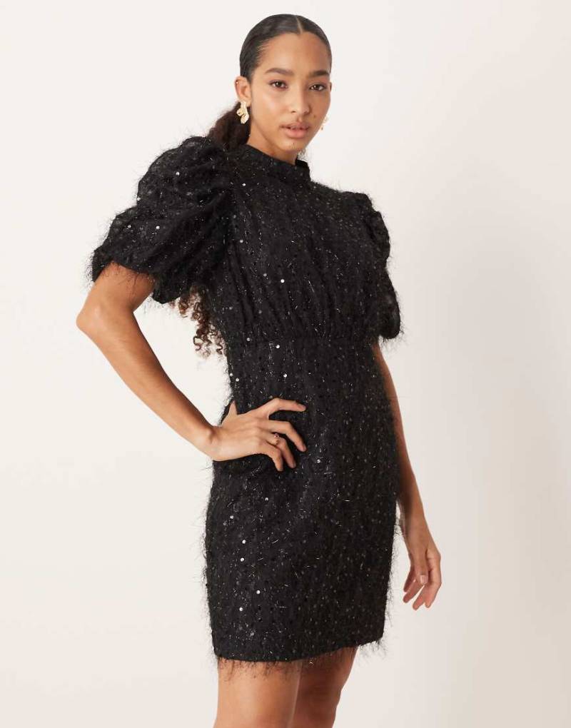 YAS - Flauschiges, strukturiertes Pailletten-Minikleid in Schwarz von YAS