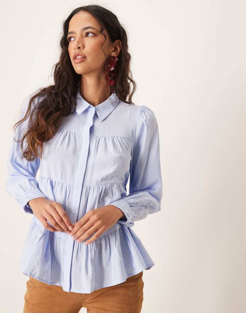 YAS - Gestufte Hemdbluse in Kentucky-Blau von YAS