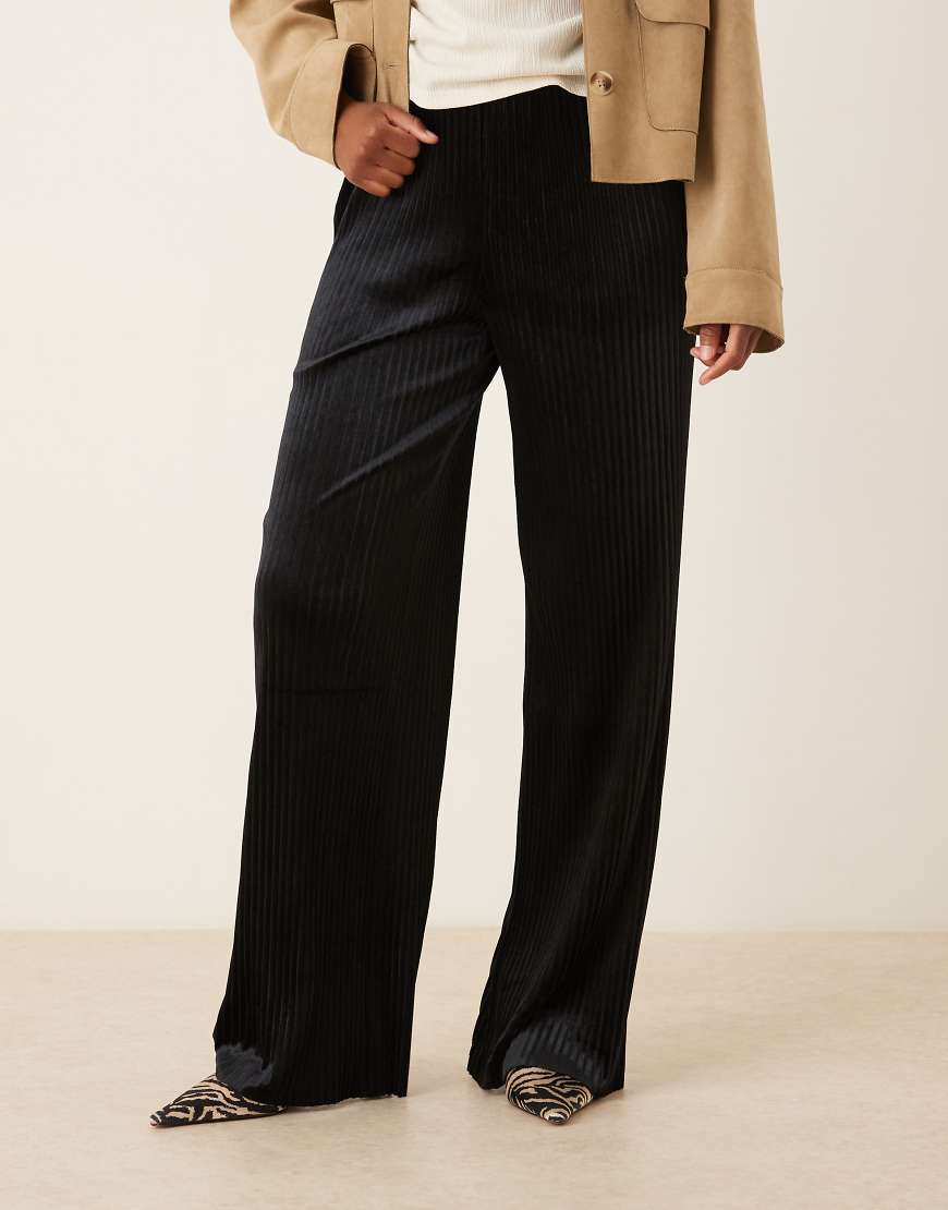 YAS - Samt-Hose in Schwarz mit hohem Bund von YAS