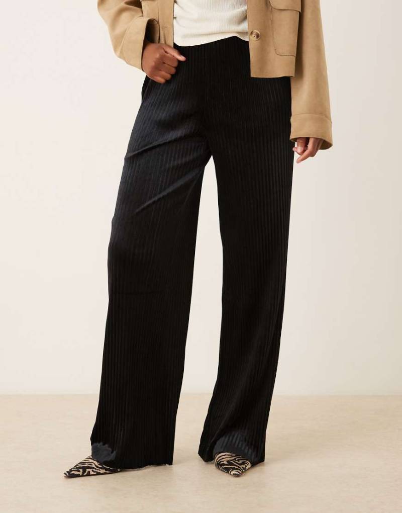 YAS - Samt-Hose in Schwarz mit hohem Bund von YAS