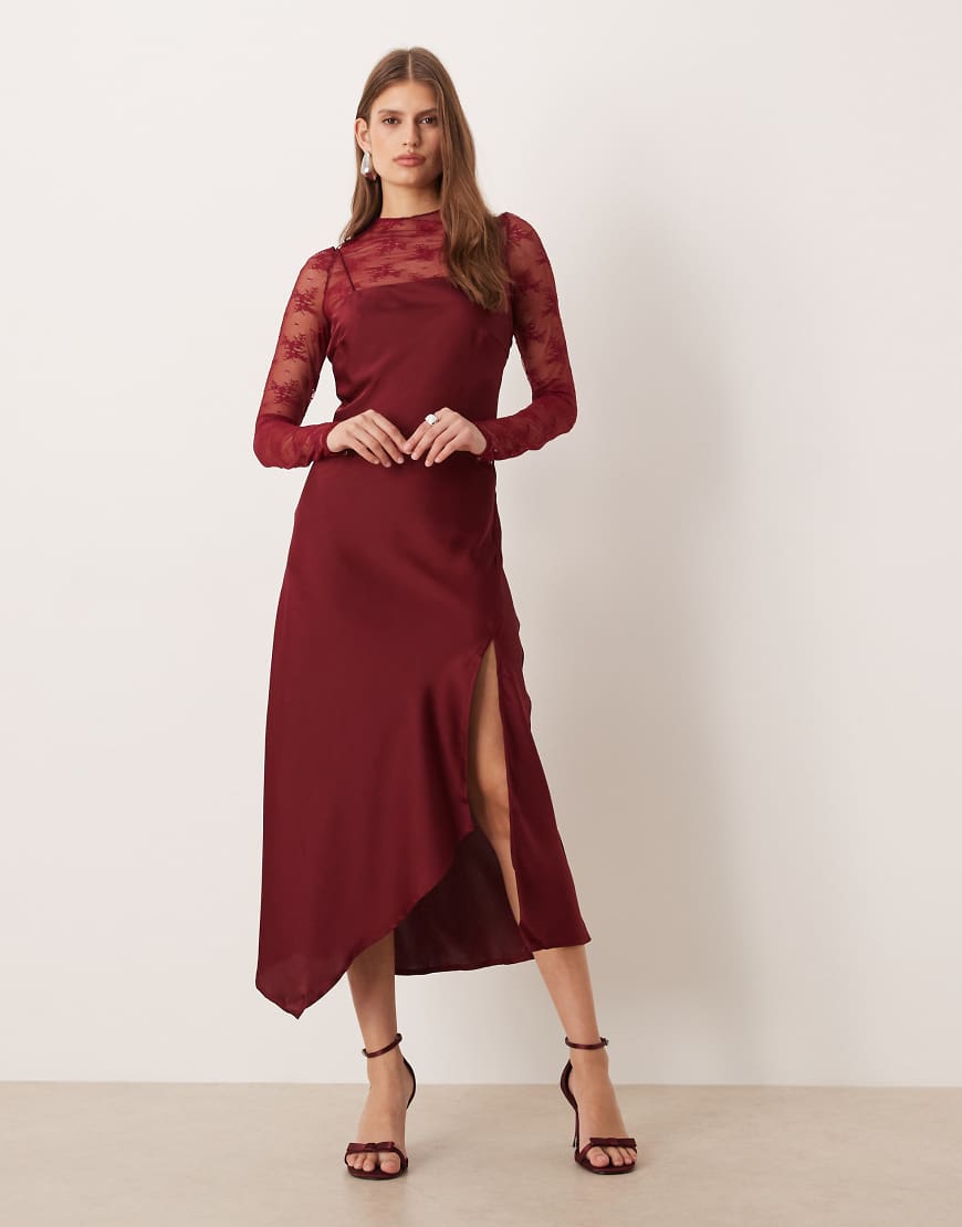 YAS - Hochgeschlossenes Spitzenoberteil und Satin-Trägerkleid im Hybrid-Design in Cabernet-Rot von YAS