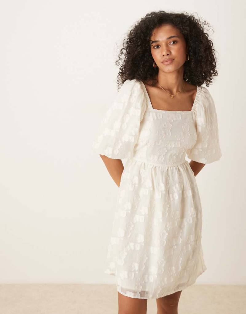 YAS - Jacquard-Minikleid in Creme mit Puffärmeln-Weiß von YAS