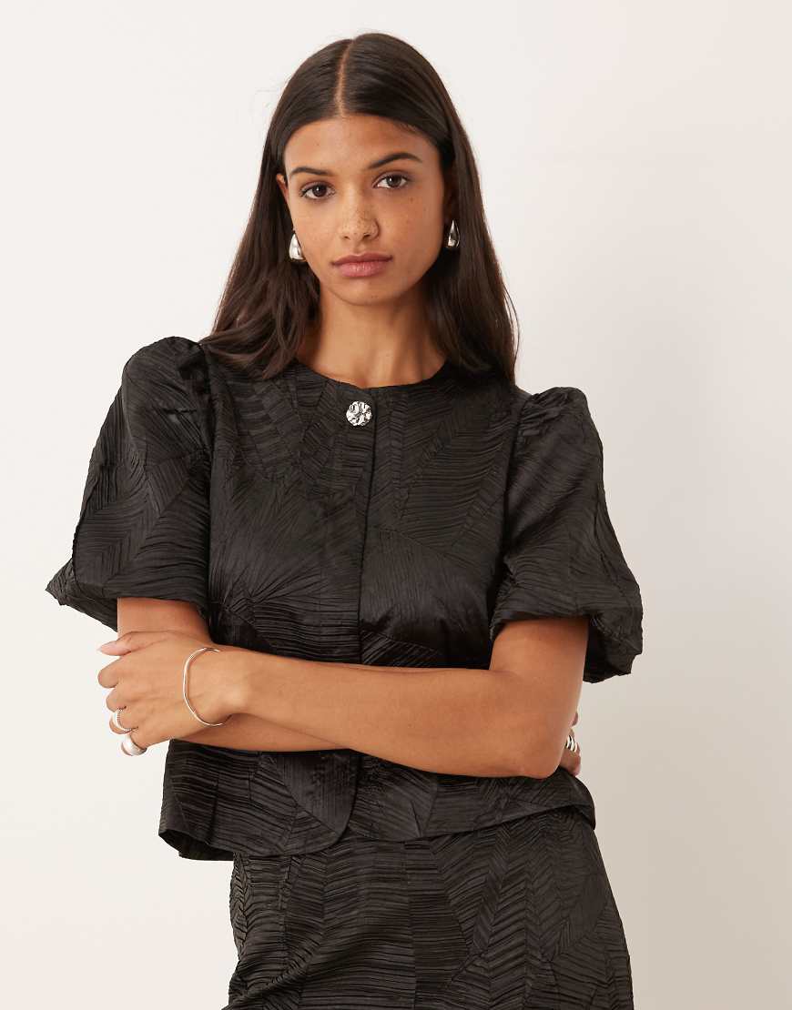 YAS - Jacquard-Oberteil in Schwarz mit Puffärmeln, Kombiteil von YAS