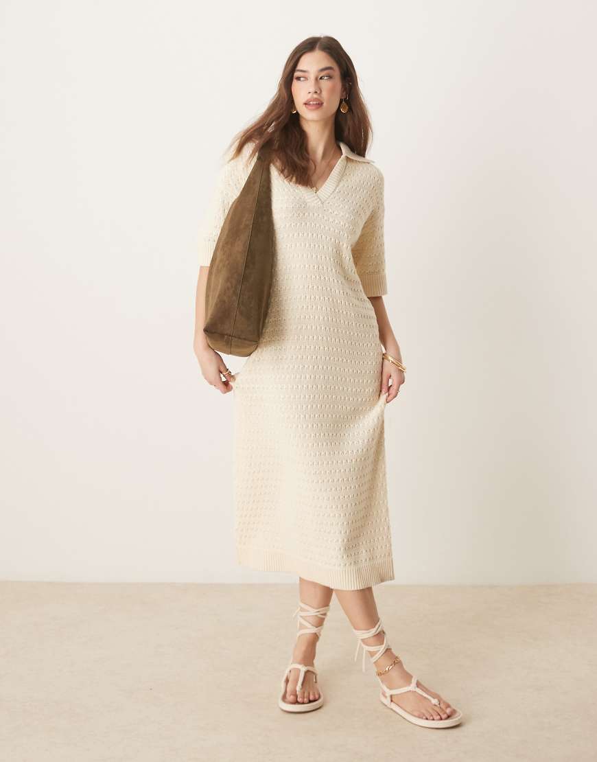YAS - Kurzärmliges Strick-Midikleid in Birken-Cremeweiß mit Polokragen YAS - Kurzärmliges Strick-Midikleid in Birken-Cremeweiß mit Polokragen von YAS