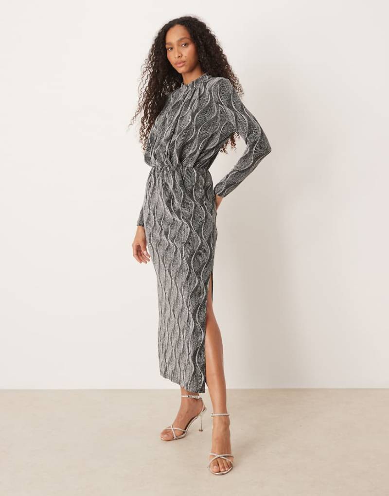 YAS - Langärmliges, hochgeschlossenes Maxikleid in glitzerndem Silber von YAS