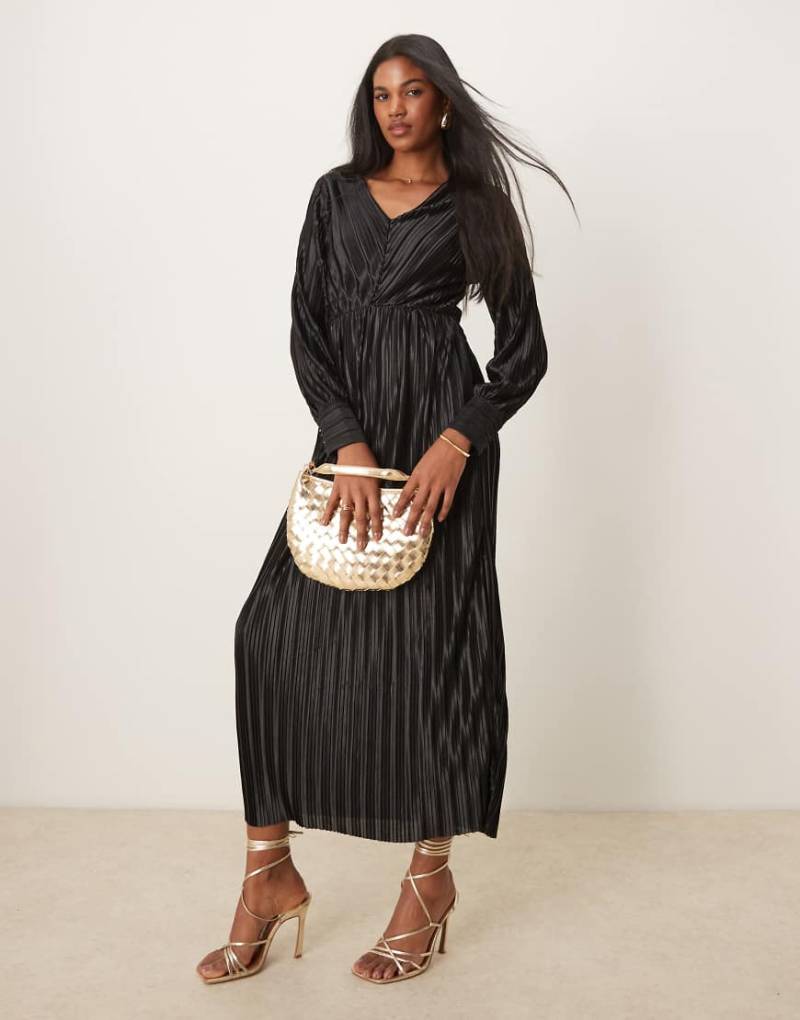 YAS - Langärmliges Plissee-Kleid in Schwarz von YAS