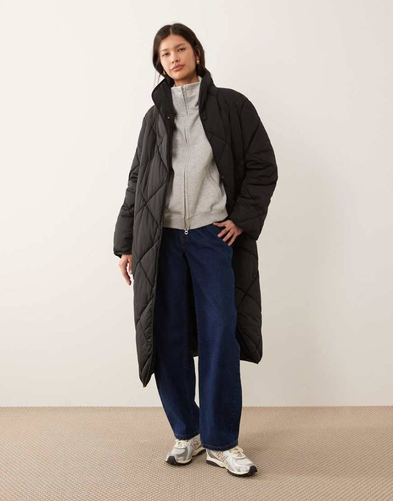 YAS - Longline-Jacke in Schwarz mit Rautensteppmuster von YAS