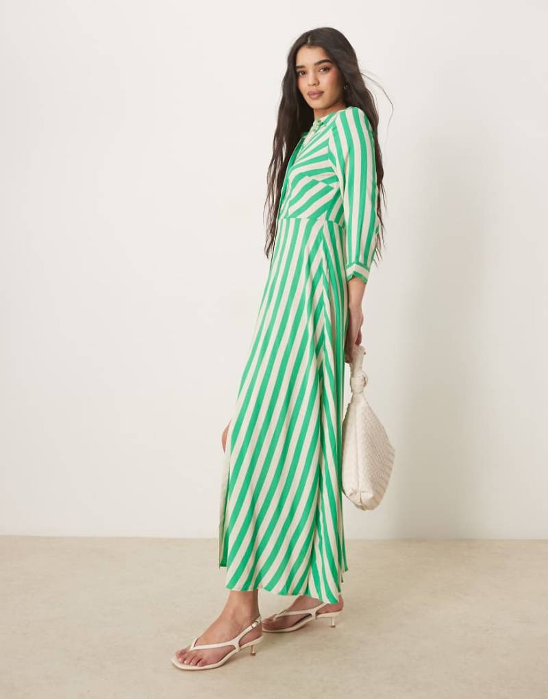 YAS - Maxi-Hemdkleid in Grün und Weiß gestreift-Bunt von YAS