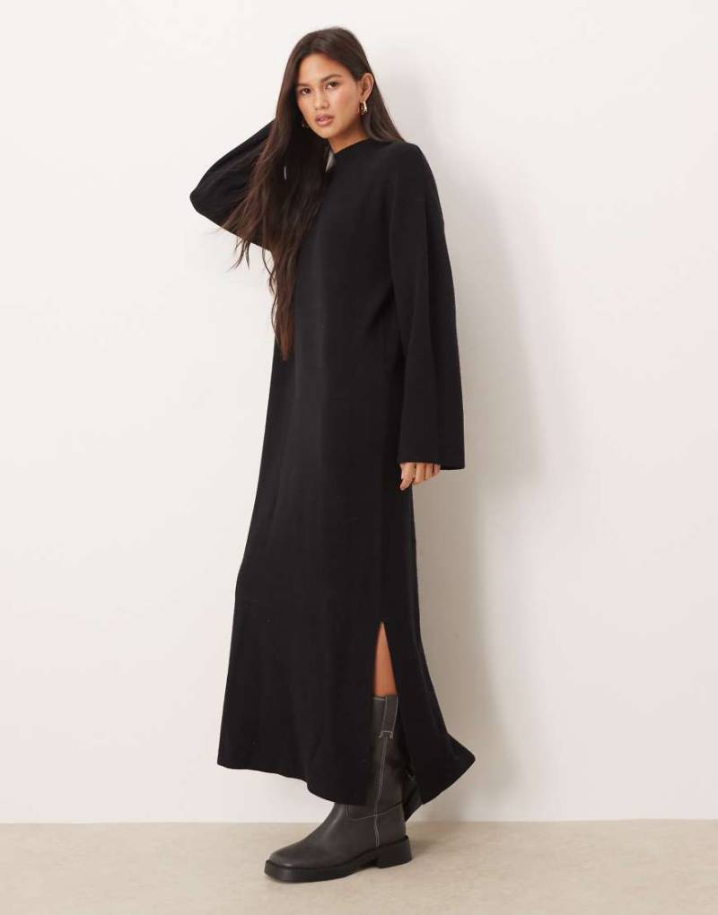 YAS - Maxi-Strickkleid in Schwarz mit Stehkragen von YAS
