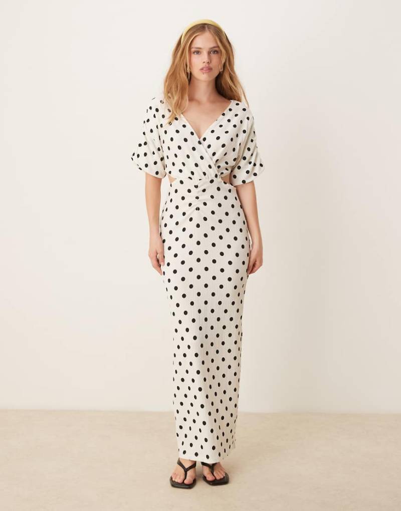 YAS - Maxi-Wickelkleid in Weiß mit Cut-out und schwarzem Punktemuster-Bunt von YAS