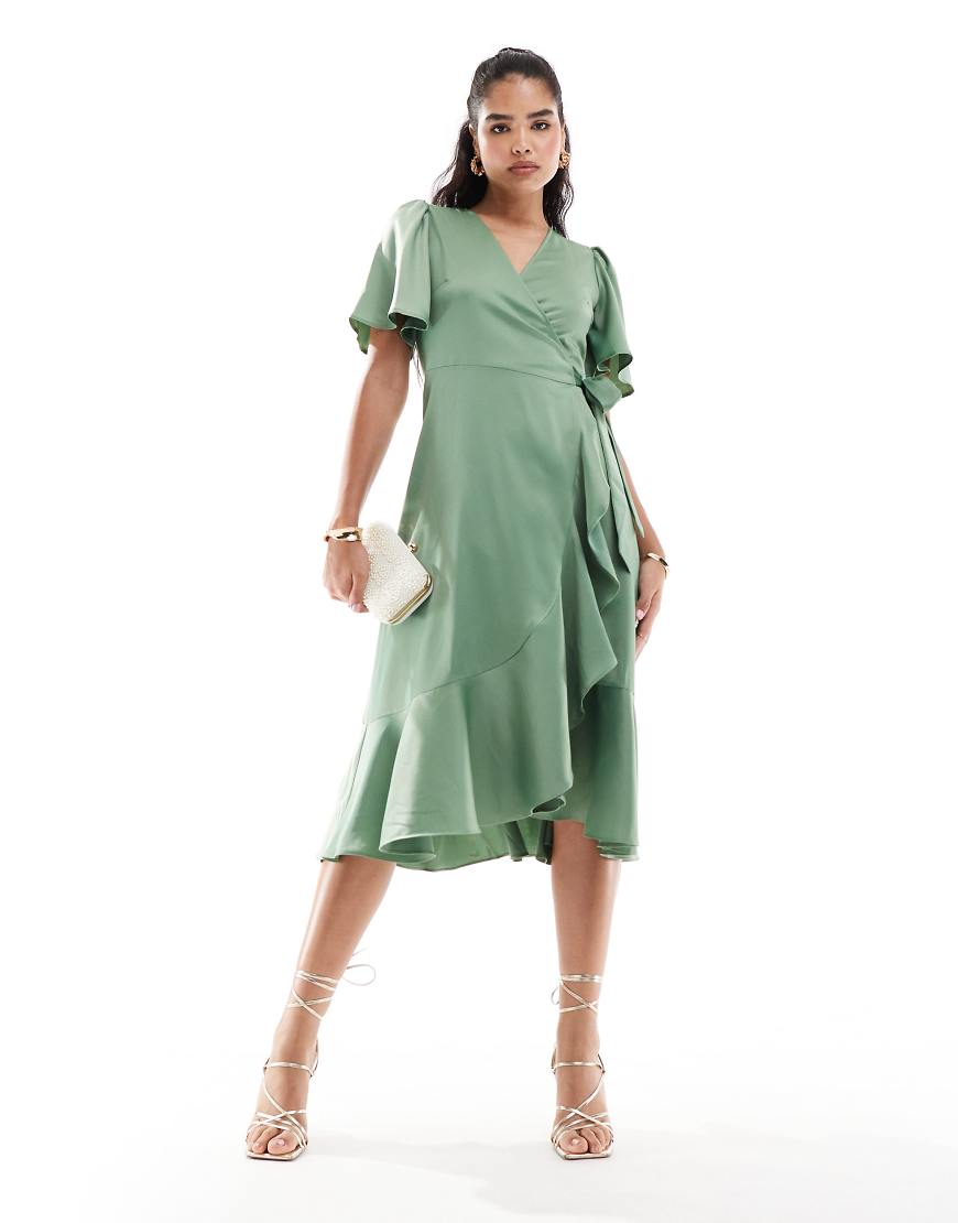 YAS - Midi-Wickelkleid aus Satin in Grün von YAS