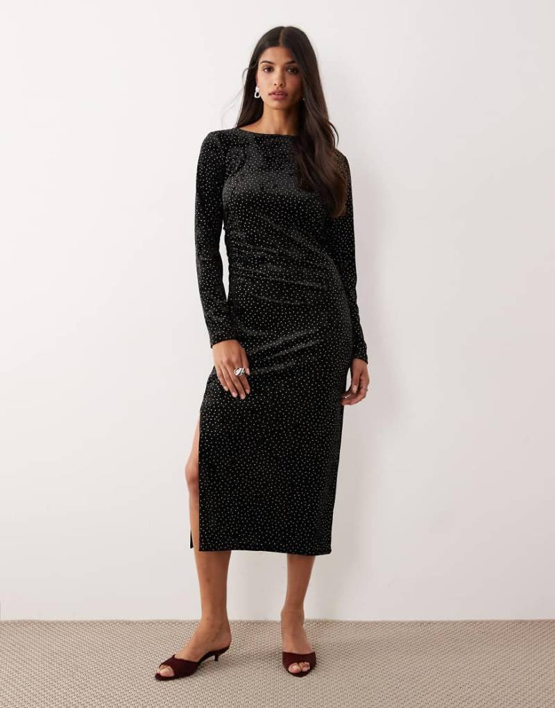 YAS - Midikleid aus Samt in Schwarz mit Raffung von YAS