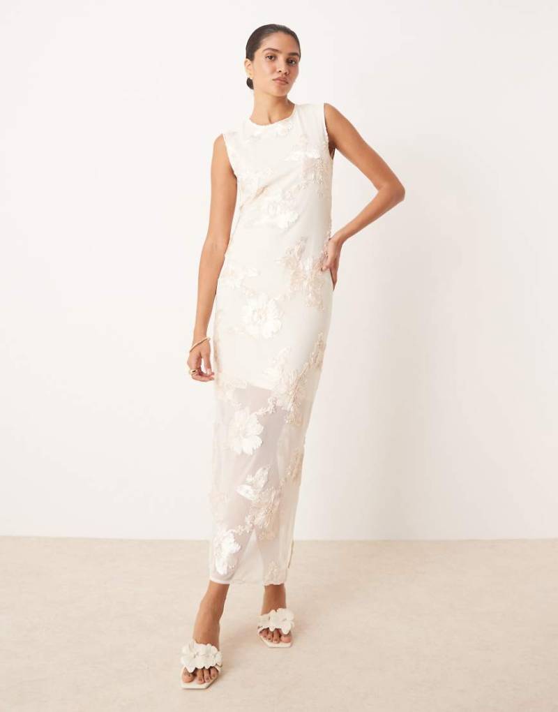 YAS - Midikleid in Creme mit Blumenapplikation und transparenter Saumlage-Weiß von YAS