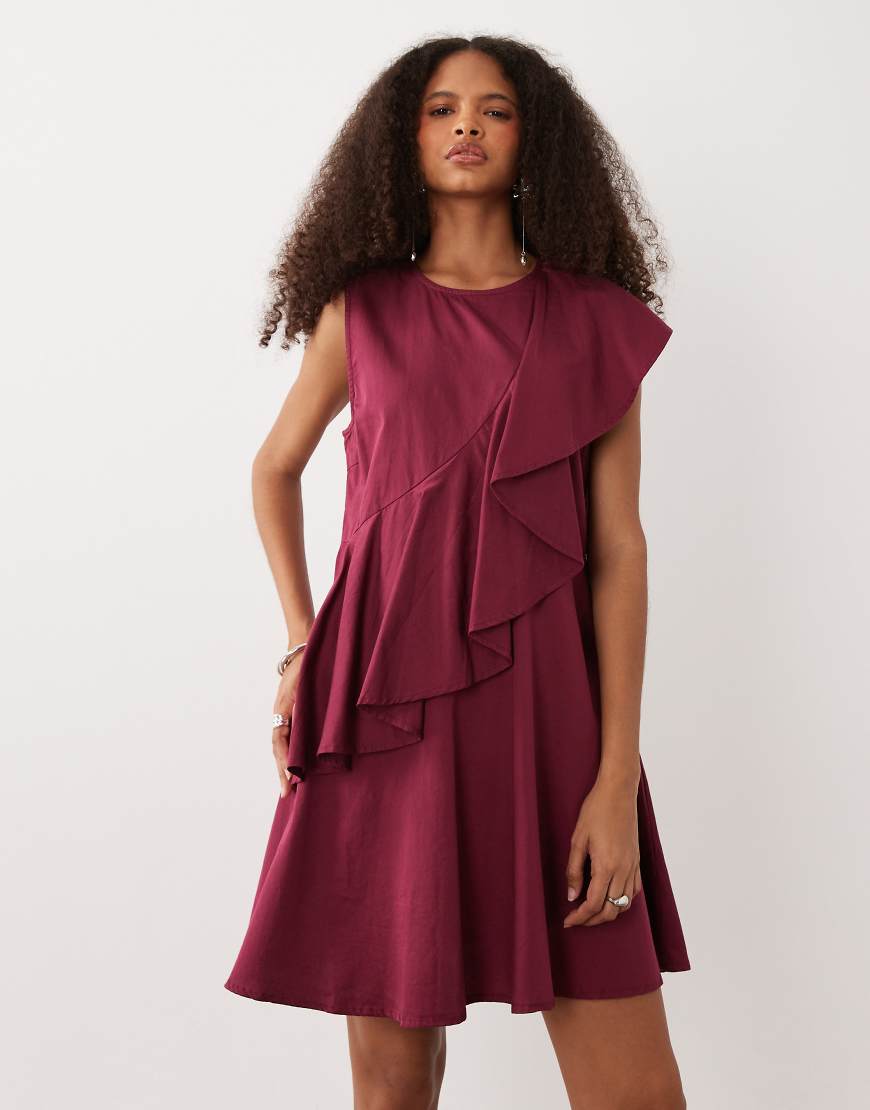 YAS - Minikleid in Rote-Bete-Rot mit asymmetrischen Rüschen von YAS