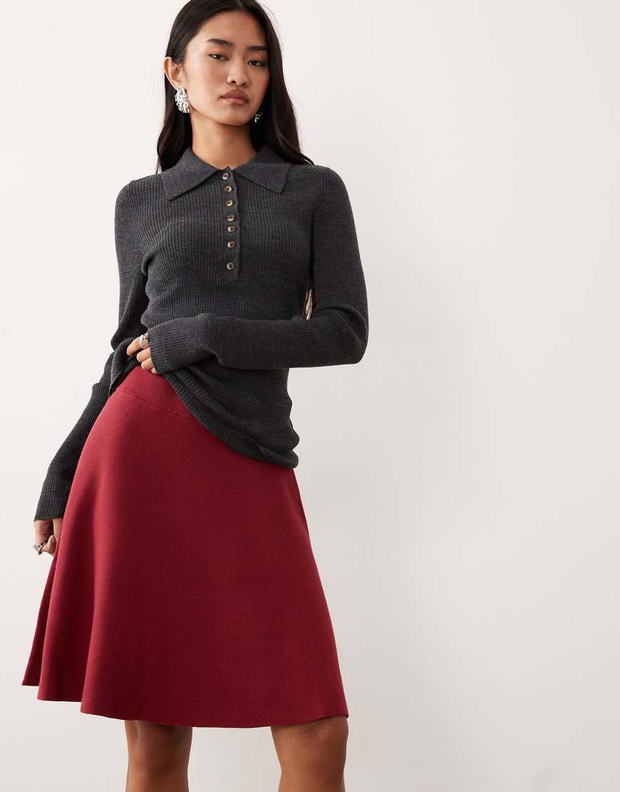 YAS - Minirock aus Strick in Dunkelrot von YAS